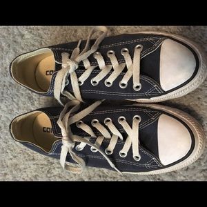 Women’s Converse All Stars Size 7